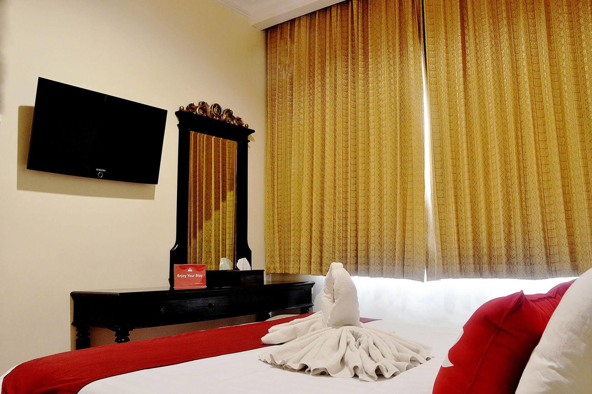 Zen Rooms Sultan Iskandar Muda Surabaia Exterior foto