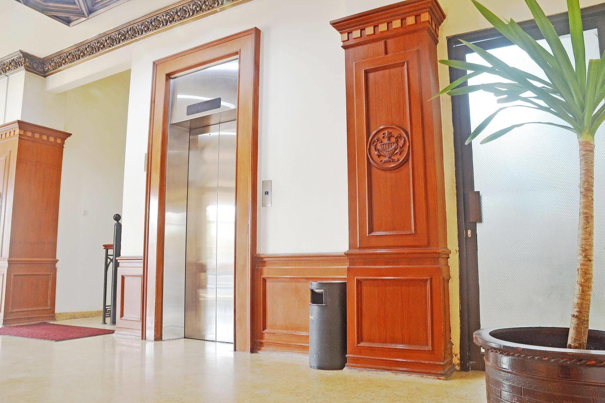Zen Rooms Sultan Iskandar Muda Surabaia Exterior foto