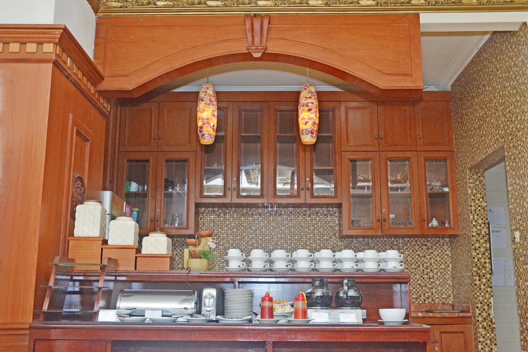 Zen Rooms Sultan Iskandar Muda Surabaia Exterior foto